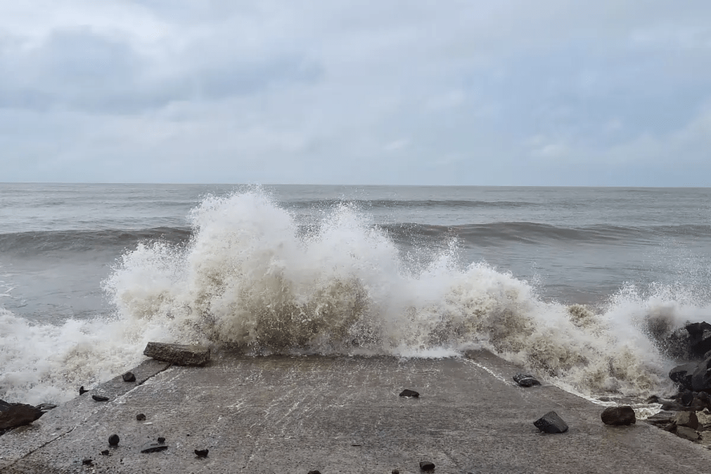 Sea Conditions Cyclone Remal